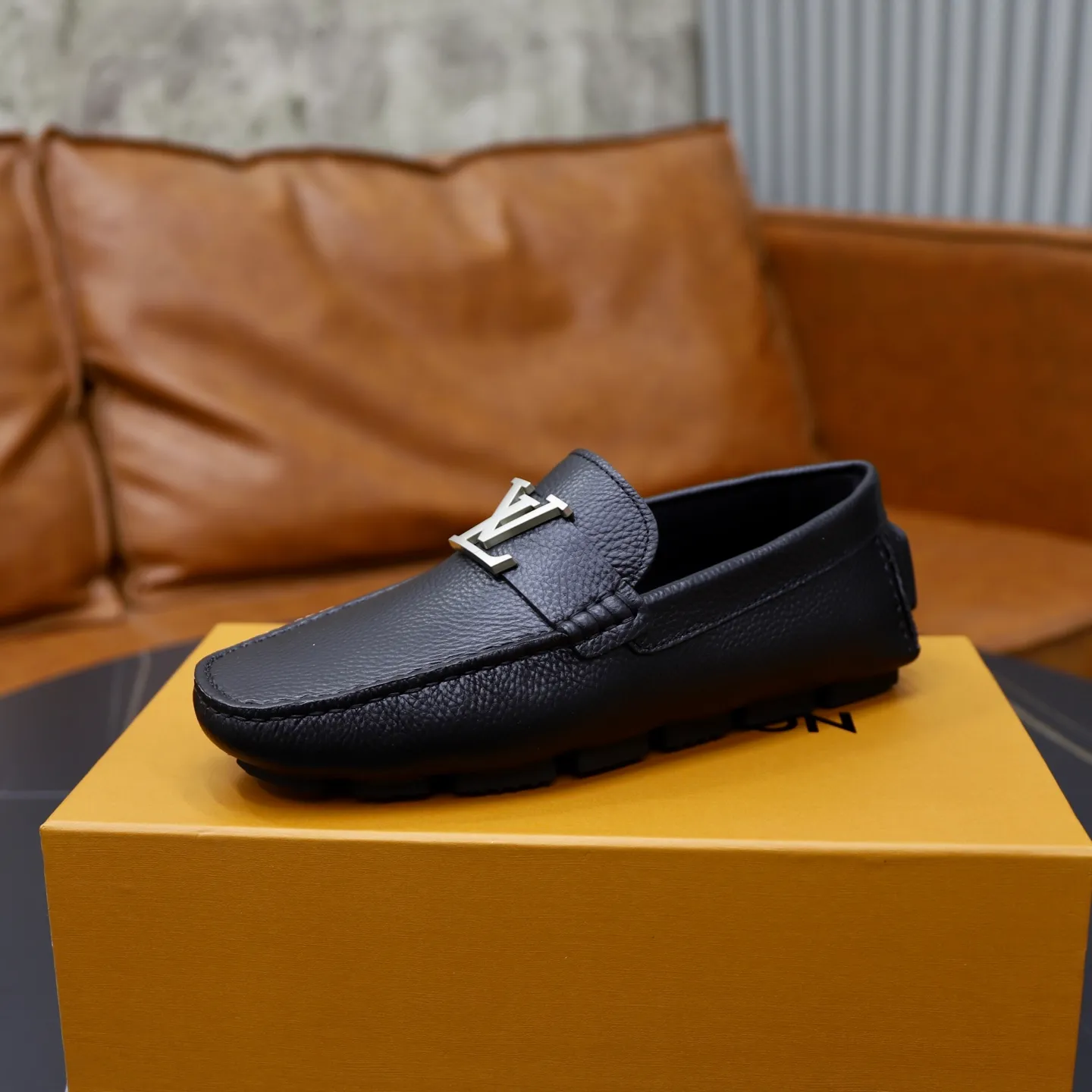 Ex-factory price: 480💰【LV】Louis Vuitton ⚠️High-end men’s driving and pedal series ⚠️38-44 (customized for 45) ⚠️All original cowhide leather! Thick and soft! Made entirely of calfskin lining! Rubber sheet anti-slip beanie sole! Three-dimensional package technology! Fashionable and classic! Handicrafts! Original high quality! Feel free to compare!